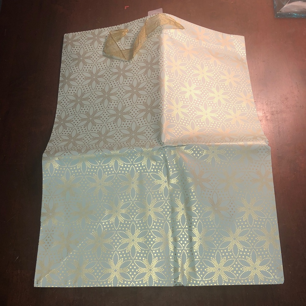 🛍️ Hallmark Gold and Mint Floral Gift Bag